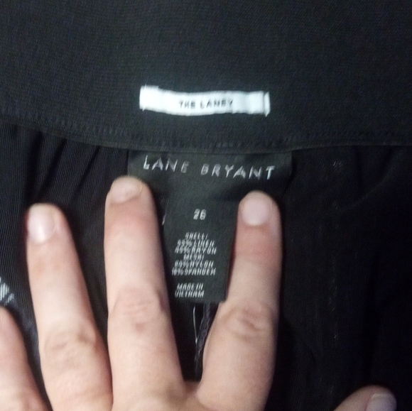 Lane Bryant Striped Navy & White The Laney Capris Linen Blend Size 26 - Picture 8 of 9